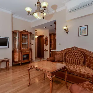 aristocratic-studio-apartment-next-to-cathedral.sofiahotelsbg.com/